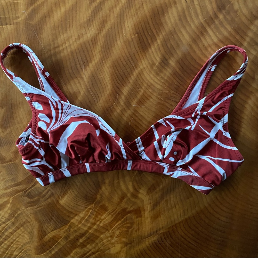 Elegant Red and White Women's Bikini Top